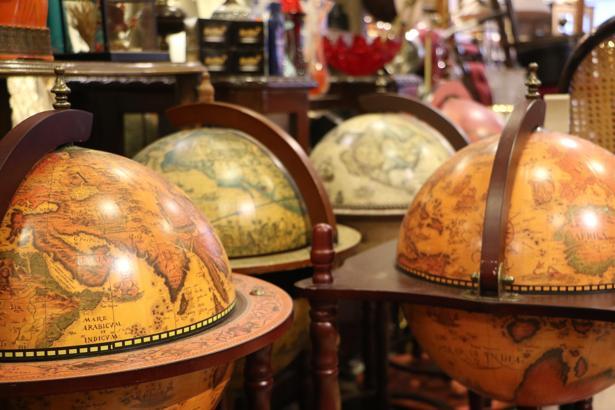 Antika tutkusunu mağazaya dönüştürdü