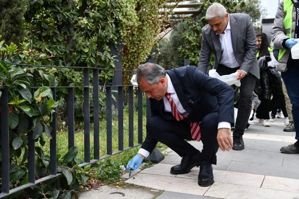Başkan Çenet, öğrencilerle birlikte sigara izmariti topladı
