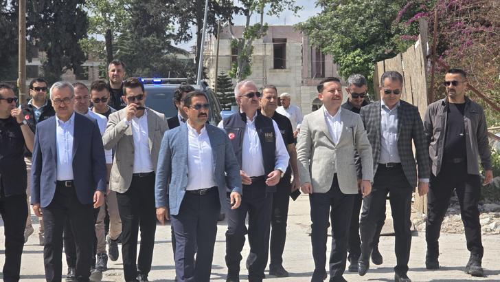 Bakan Yardımcısı Karaloğlu, tarihi Meclis Binası inşaatını gezdi