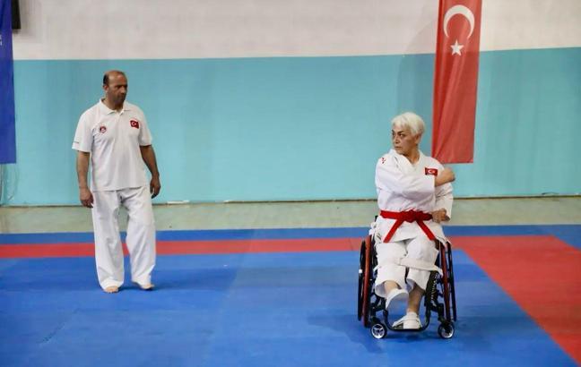 Para-karatede hedef  Avrupa'da 4'te 4