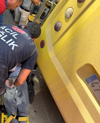 Yoldan geçerken minibüs çarptı; hastanede öldü