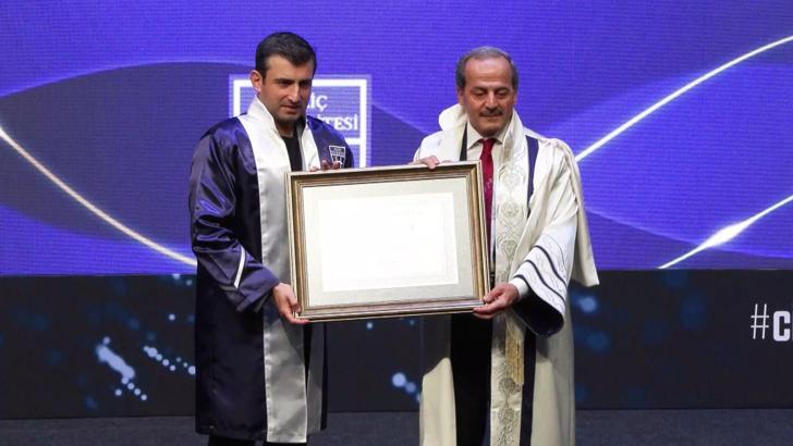 Selçuk Bayraktar'a Haliç Üniversitesi'nde fahri doktora ünvanı verildi