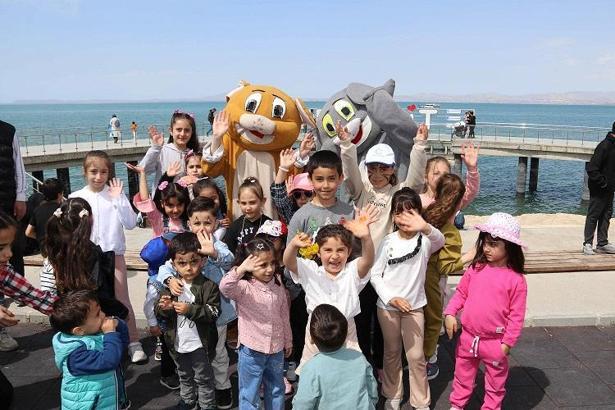 Edremit Belediyesi, çocuk şenliği düzenledi
