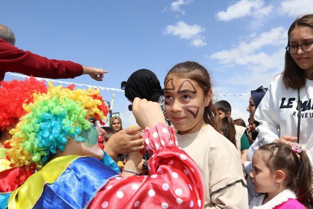 Edremit Belediyesi'nden çocuk şenliği