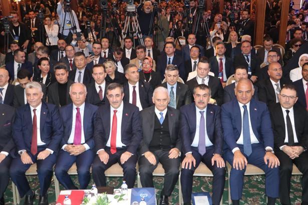 'Palandöken Ekonomi Forumu'nda konuşan Cevdet Yılmaz: Ulusal ve uluslararası ölçekte ekonominin en büyük düşmanı belirsizliktir