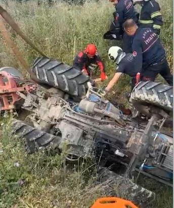 Adana'da traktör devrildi: 1 ölü