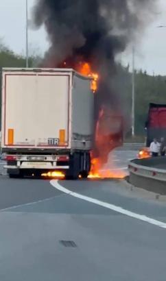 İstanbul - Eyüpsultan Kuzey Marmara Otoyolu'nda TIR alev alev yandı