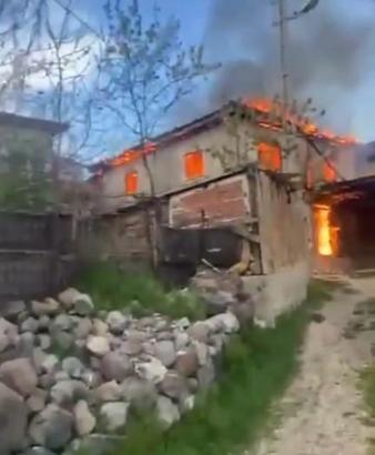 Karabük’te 2 katlı evde yangın