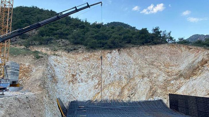 Viyadük inşaatında demir çöktü: 9 yaralı