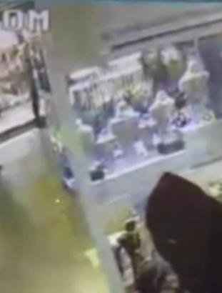 İstanbul - Kapalıçarşı'da kuyumcudan altın bilezik çaldı; 81'inci işinde yakalandı