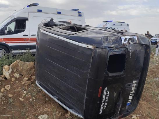Nusaybin’de hafif ticari araç takla attı: 4 Yaralı