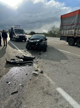 Otomobil kamyona arkadan çarptı: 1 yaralı