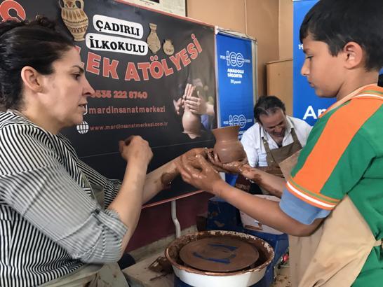 Derik’te öğrenciler, eğitim programıyla çömlekçilik ile tanıştı