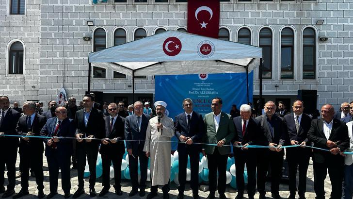 Diyanet İşleri Başkanı Erbaş, camilerin açılışını yaptı