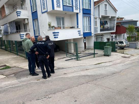 Balkona çektikleri demir profil yüksek gerilim hattına temas etti; 3 ağır yarala