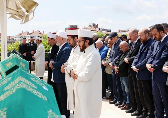 İstanbul- Cumhurbaşkanı Erdoğan, Arapça öğretmeni Ahmet Karaman'ın cenaze namazına katıldı