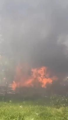 İstanbul- Avcılar'da ahşap kömürlük alev alev yandı