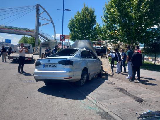 Refüje çarpan otomobil takla attı: 1 yaralı