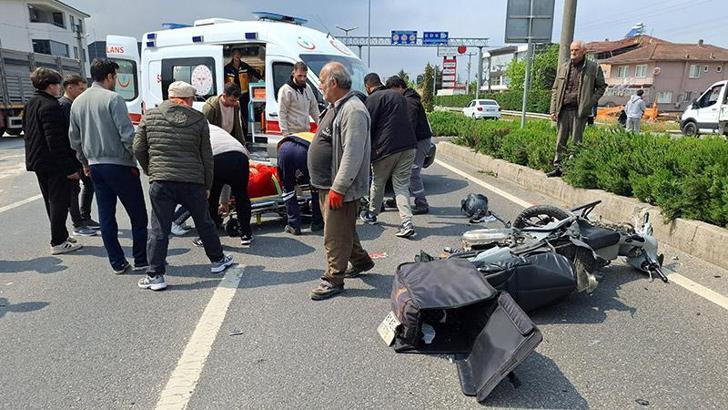 Otomobil motosiklete çarptı: 3 yaralı