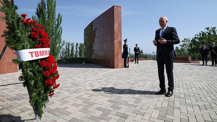 TBMM Başkanı Kurtulmuş, Ata-Beyit Ulusal Tarih ve Anıt Kompleksi’ni ziyaret etti