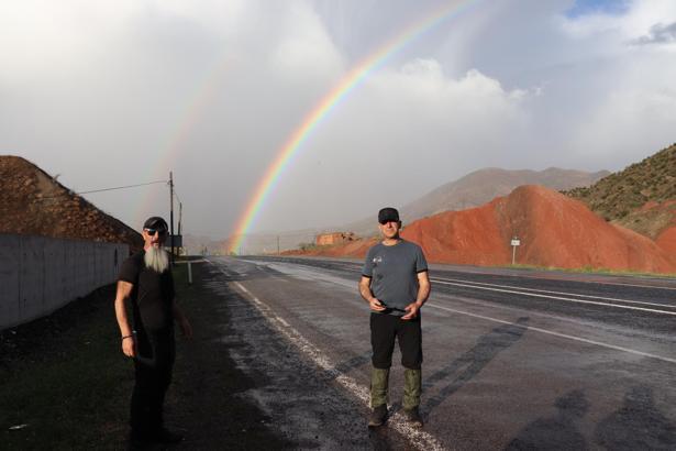 Oltu'nun kırmızı tepelerinde renk cümbüşü