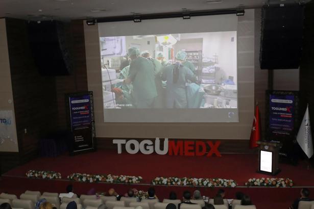 Tokat’ta Ulusal Tıp Öğrenci Kongresi’nde canlı ameliyat yayını gerçekleştirildi