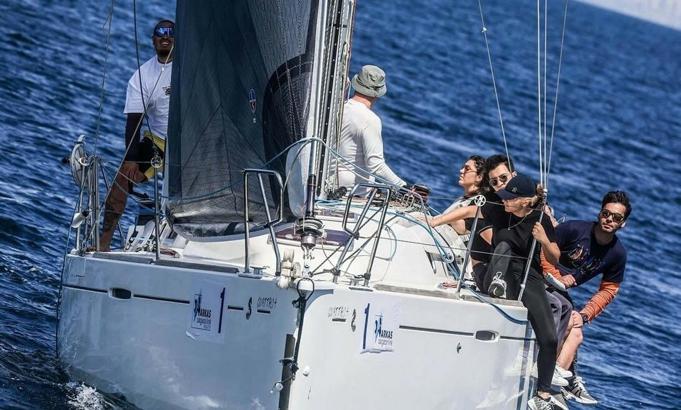 'Yelken'de birincilik İzmir Ekonomi'nin