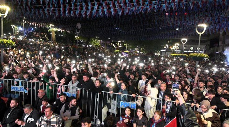 Trabzon halkı Avrupa 2'ncisi gençlerini heyecanla izledi