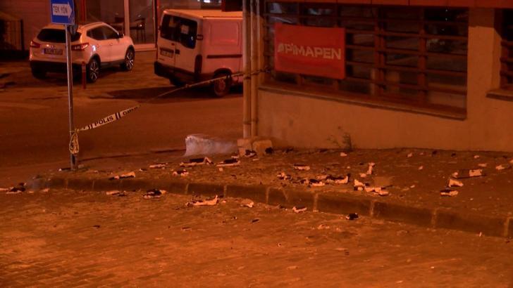İstanbul - Küçükçekmece’de şiddetli rüzgar nedeniyle bir binanın dış cephesi koptu