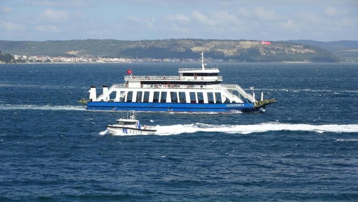 Gökçeada ve Bozcaada ilçelerine 2 gündür feribot seferi yapılamıyor
