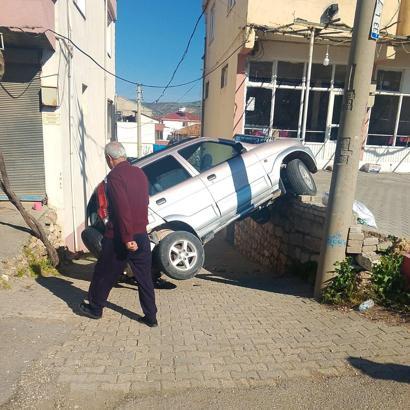 Adıyaman'da otomobiller çarpıştı: 5’i öğretmen 6 yaralı