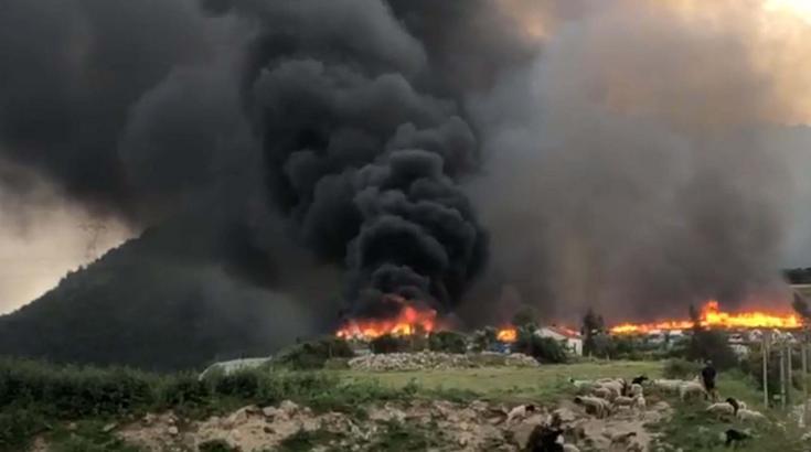 İzmir’de döküm sahasında çıkan yangın, 17 saatte kontrol altına alındı