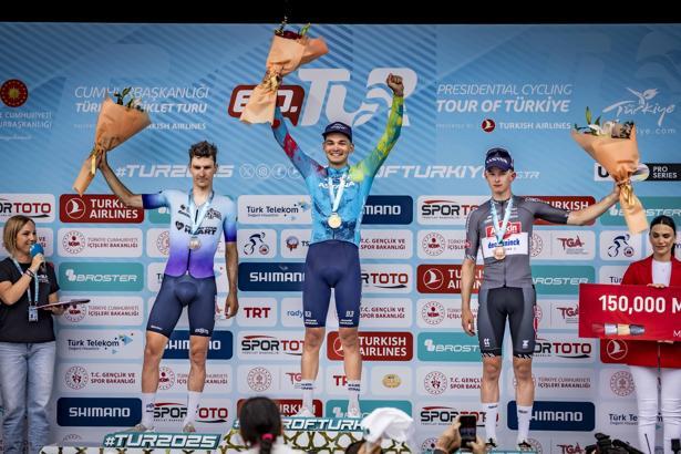 60. Cumhurbaşkanlığı Türkiye Bisiklet Turu'nun 3'üncü etabını Lev Gonov kazandı