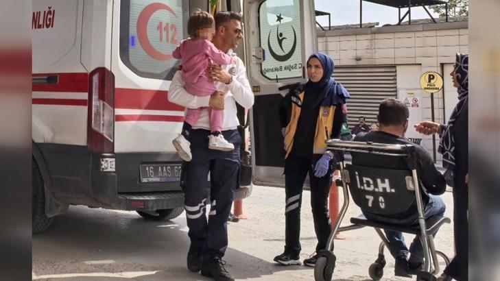 Otomobille traktör çarpıştı: 3 yaralı