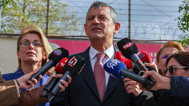 Özgür Özel, Bakırköy Kadın Kapalı Cezaevi'ndeki tutukluları ziyaret etti