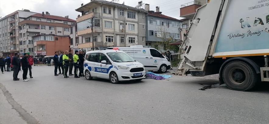 Sakarya'da çöp kamyonunun altında kalan yaya öldü; kaza anı kamerada / Ek fotoğraf