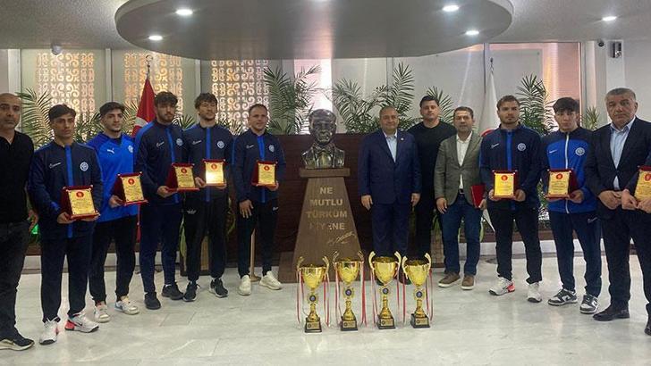 Türkiye şampiyonu ASKİ ve Keçiören Belediyesi Spor Kulübü sporcuları, ödül töreninde bir araya geldi