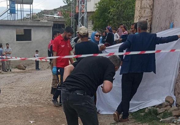 Acı ölüm; otomobiliyle geri manevra yaparken hamile eşinin ölümüne neden oldu