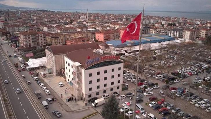 Yalova'da 'deprem raporu' eksik çıkan özel hastanenin faaliyeti geçici olarak durduruldu