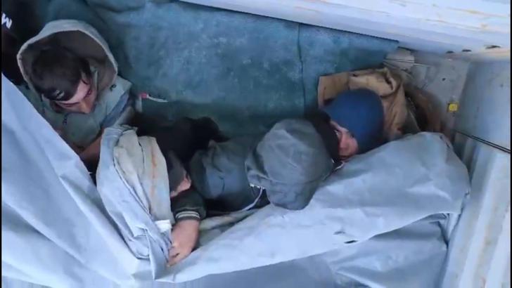 TIR'ın dorsesinde 10 kaçak göçmen yakalandı; 2 gözaltı