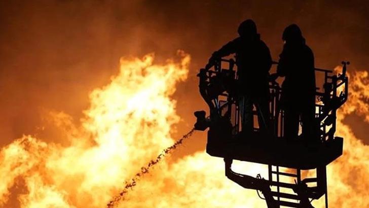 Hindistan'da otelde yangın: 15 ölü