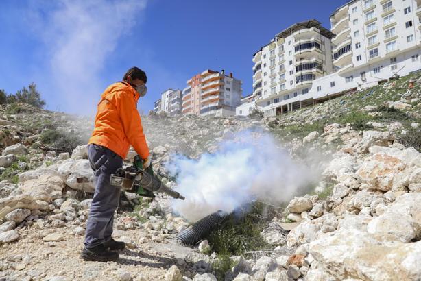 Gülnar’da temizlik ve ilaçlama çalışmalarını aralıksız sürüyor