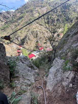 Kapuzbaşı Şelaleri'nde mahsur kalan 4 keçiyi, itfaiye kurtardı