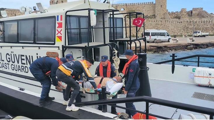 Çanakkale’de solunum yetmezliği çeken hasta, Sahil Güvenlik botu ile tahliye edildi