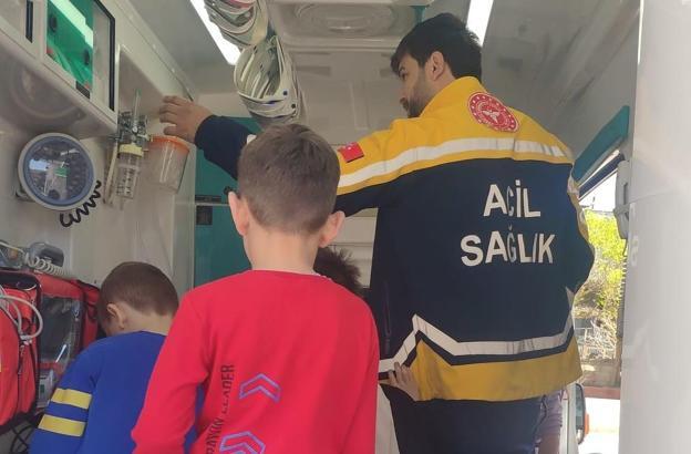 Hasanbeyli’de miniklere ambulans sevgisi aşılandı