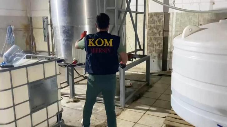 Mersin’de alkol imalathanesine baskın; 3 gözaltı
