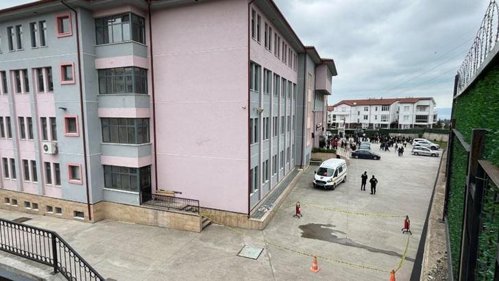 4’üncü kattan düşen liseli ağır yaralandı