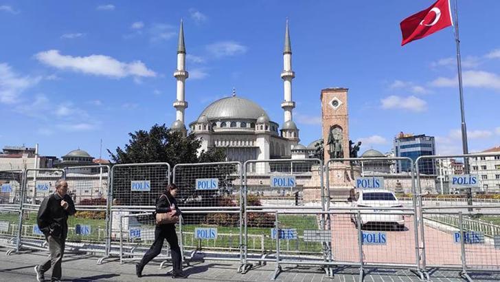 Taksim'de 1 Mayıs hazırlıkları sürüyor