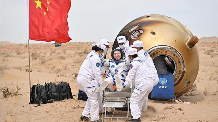 Çin'in uzay istasyonundaki 'Shenzhou-19' taykonot ekibi Dünya'ya döndü