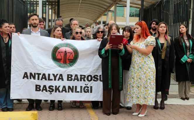 Sokak ortasında öldürülen köpek için barodan açıklama